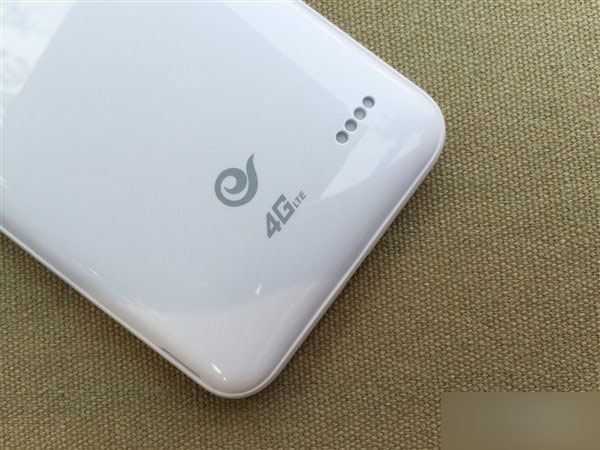 背部亮了:中兴小鲜2手机图赏