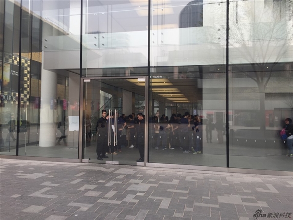 Apple Watch今日开卖:12万的戴上啥感觉?
