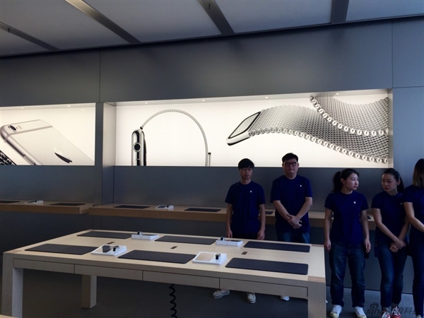 Apple Watch今日开卖:12万的戴上啥感觉?