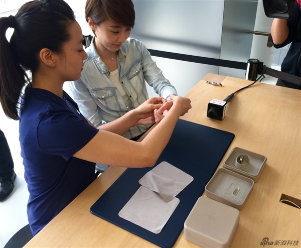 Apple Watch今日开卖:12万的戴上啥感觉?
