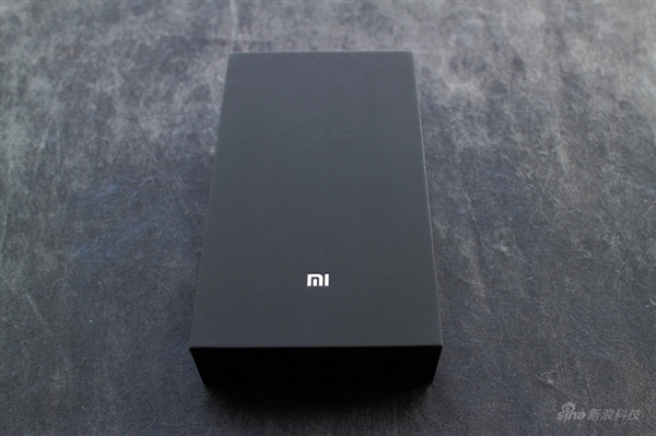 小米Note顶配开箱图赏：土豪金边框大亮