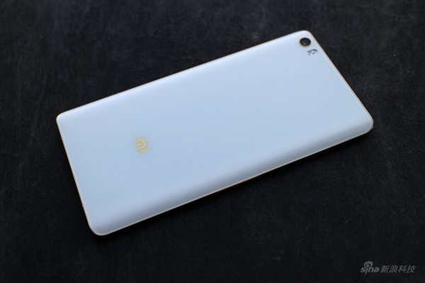 小米Note顶配开箱图赏：土豪金边框大亮