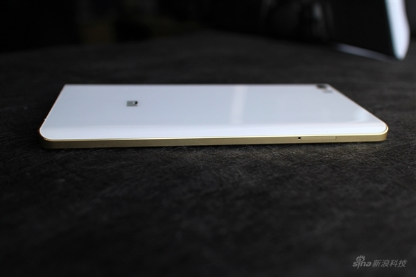 小米Note顶配开箱图赏：土豪金边框大亮