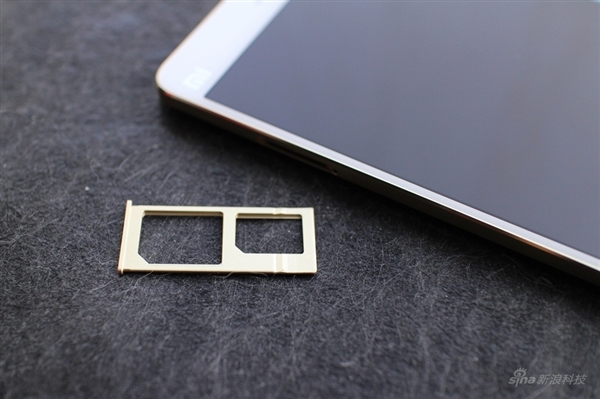 小米Note顶配开箱图赏：土豪金边框大亮