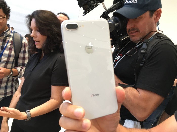 iPhone8/8 Plus好看吗？苹果iPhone8/8 Plus真机上手图赏