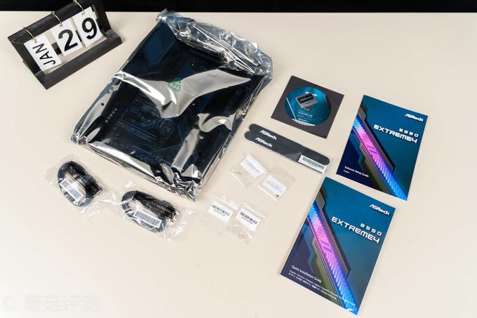 一块性价比超高的B550主板、华擎(ASRock)B550 Extreme4极限玩家主板 评测