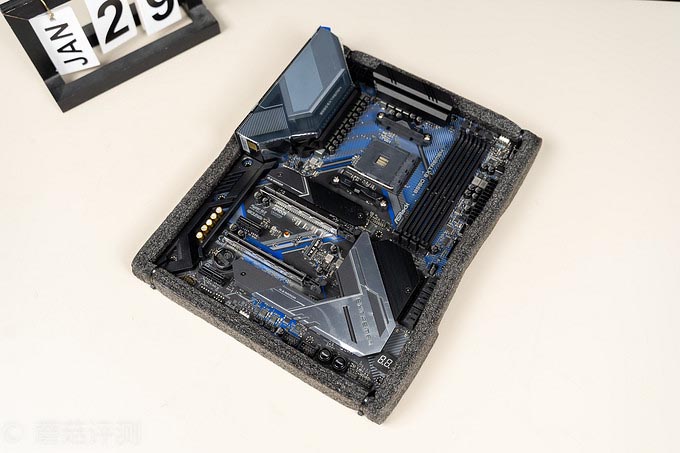一块性价比超高的B550主板、华擎(ASRock)B550 Extreme4极限玩家主板 评测