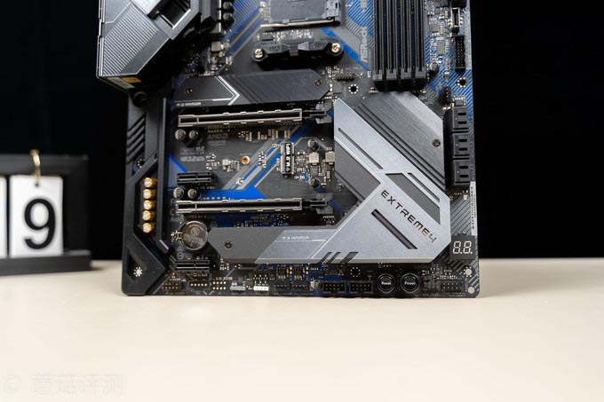 一块性价比超高的B550主板、华擎(ASRock)B550 Extreme4极限玩家主板 评测
