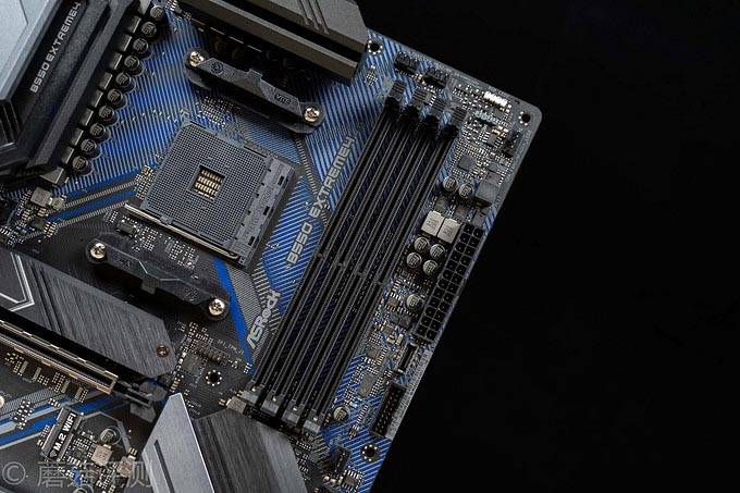 一块性价比超高的B550主板、华擎(ASRock)B550 Extreme4极限玩家主板 评测