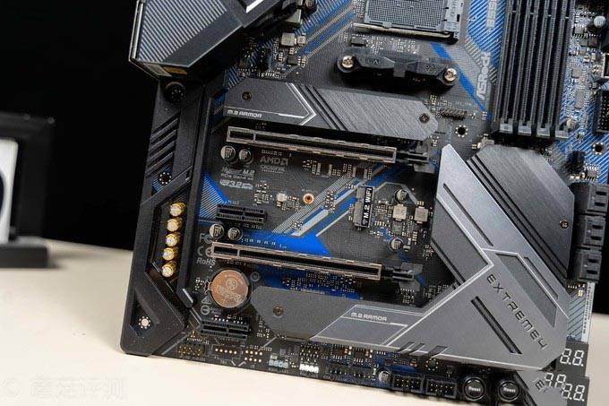 一块性价比超高的B550主板、华擎(ASRock)B550 Extreme4极限玩家主板 评测