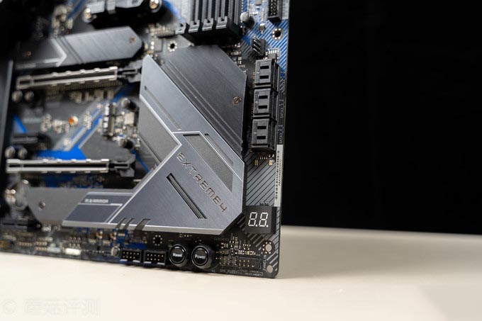 一块性价比超高的B550主板、华擎(ASRock)B550 Extreme4极限玩家主板 评测