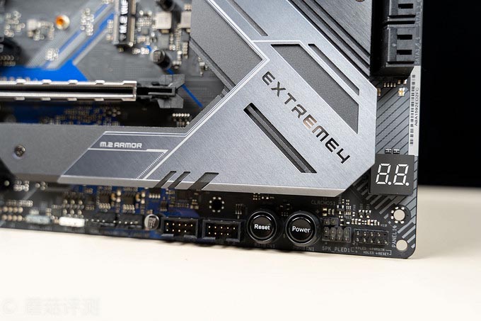 一块性价比超高的B550主板、华擎(ASRock)B550 Extreme4极限玩家主板 评测