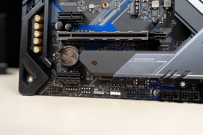 一块性价比超高的B550主板、华擎(ASRock)B550 Extreme4极限玩家主板 评测