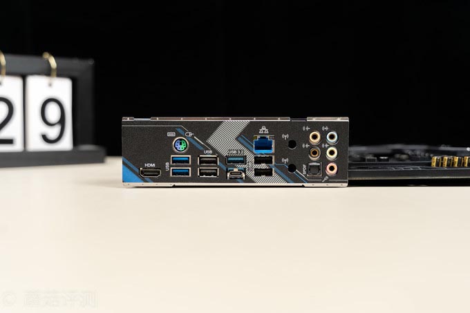 一块性价比超高的B550主板、华擎(ASRock)B550 Extreme4极限玩家主板 评测
