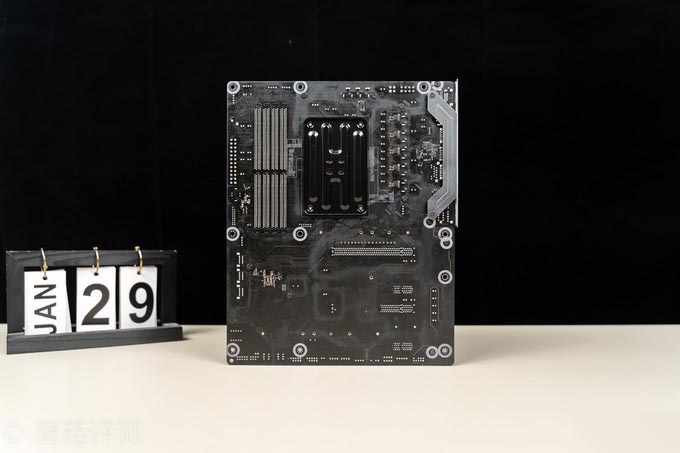 一块性价比超高的B550主板、华擎(ASRock)B550 Extreme4极限玩家主板 评测