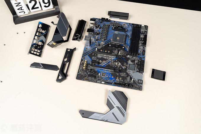一块性价比超高的B550主板、华擎(ASRock)B550 Extreme4极限玩家主板 评测