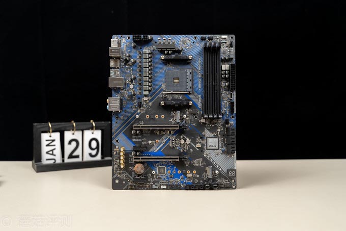 一块性价比超高的B550主板、华擎(ASRock)B550 Extreme4极限玩家主板 评测
