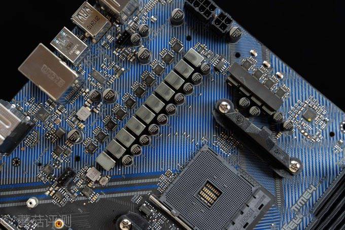 一块性价比超高的B550主板、华擎(ASRock)B550 Extreme4极限玩家主板 评测