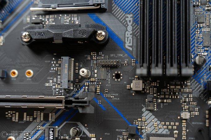 一块性价比超高的B550主板、华擎(ASRock)B550 Extreme4极限玩家主板 评测