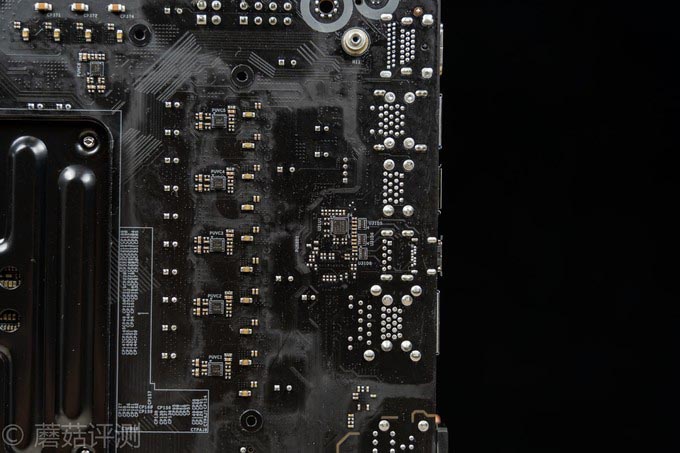 一块性价比超高的B550主板、华擎(ASRock)B550 Extreme4极限玩家主板 评测