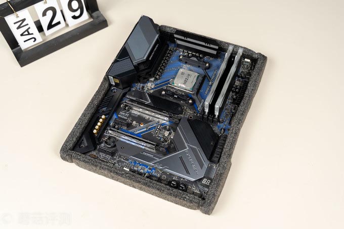 一块性价比超高的B550主板、华擎(ASRock)B550 Extreme4极限玩家主板 评测