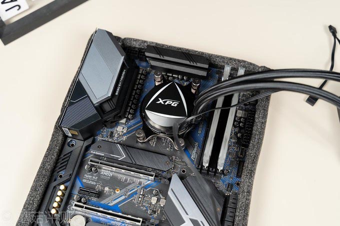 一块性价比超高的B550主板、华擎(ASRock)B550 Extreme4极限玩家主板 评测