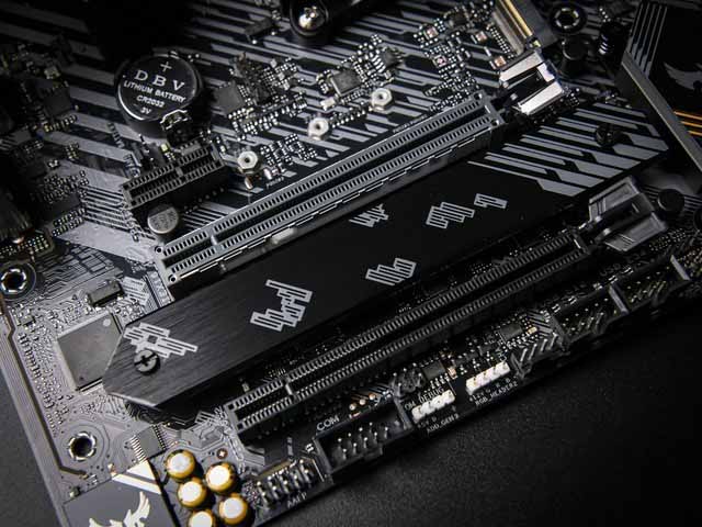 一炮带飞3800XT 华硕B550重炮手WiFi主板评测
