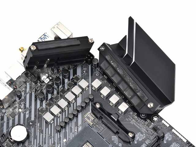 一炮带飞3800XT 华硕B550重炮手WiFi主板评测