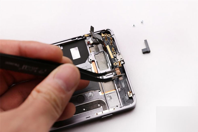 无边框到底如何？nubia Z9真机大拆解