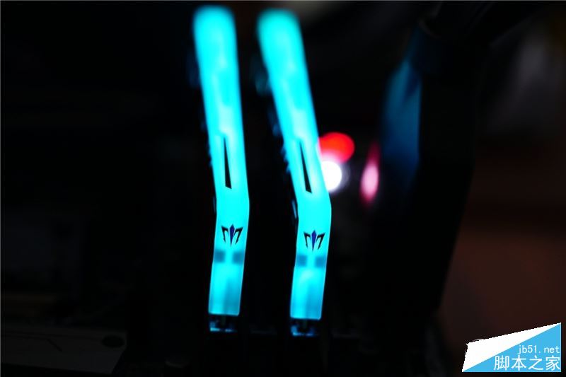 七彩RGB灯效!影驰GAMER II内存评测:稳定3000MHz