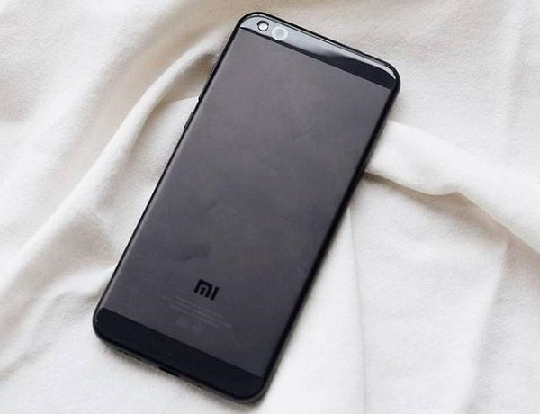 坚果Pro和小米5C哪个好？小米5C对比坚果Pro评测