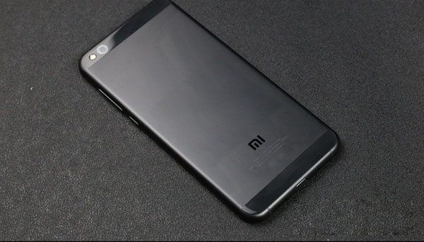 坚果Pro和小米5C哪个好？小米5C对比坚果Pro评测